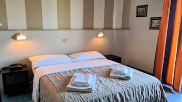 Caja de seguridad en la habitación, escritorio y cunas gratuitas