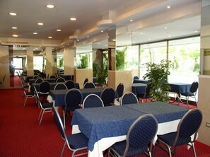 Lunch and dinner served, local cuisine - Hotel Palace (Cesenatico)