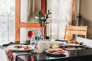 Wasserkocher mit Kaffee-/Teezubehör, Wasserkocher