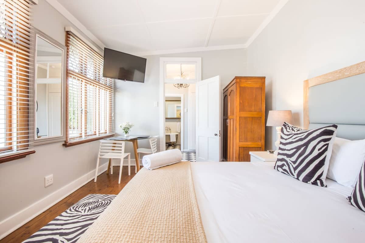 Deluxe-Suite, 1 King-Bett, mit Bad, Gartenblick | Hochwertige Bettwaren, Schreibtisch, Bügeleisen/Bügelbrett
