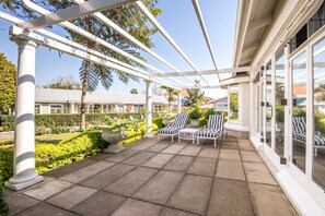 Suíte executiva, 1 cama King, suíte, vista para o jardim | Vista do quarto