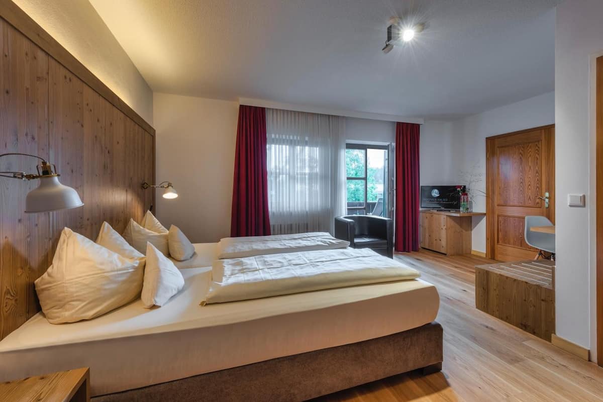 1 bedroom, in-room safe, desk, blackout curtains