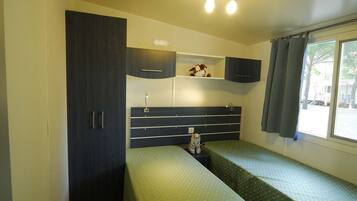 Standard Mobile Home, 2 Bedrooms (Beach Access Included) | Cadar katil