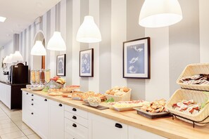 ランチ、ディナーに営業 (郷土料理)