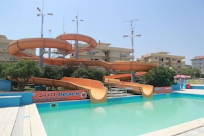 حمّام سباحة خارجي موسمي