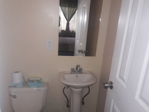 Basic Double Room, Mountain View | Bathroom