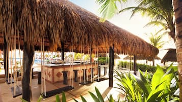 11 bars/lounges, 3 poolside bars