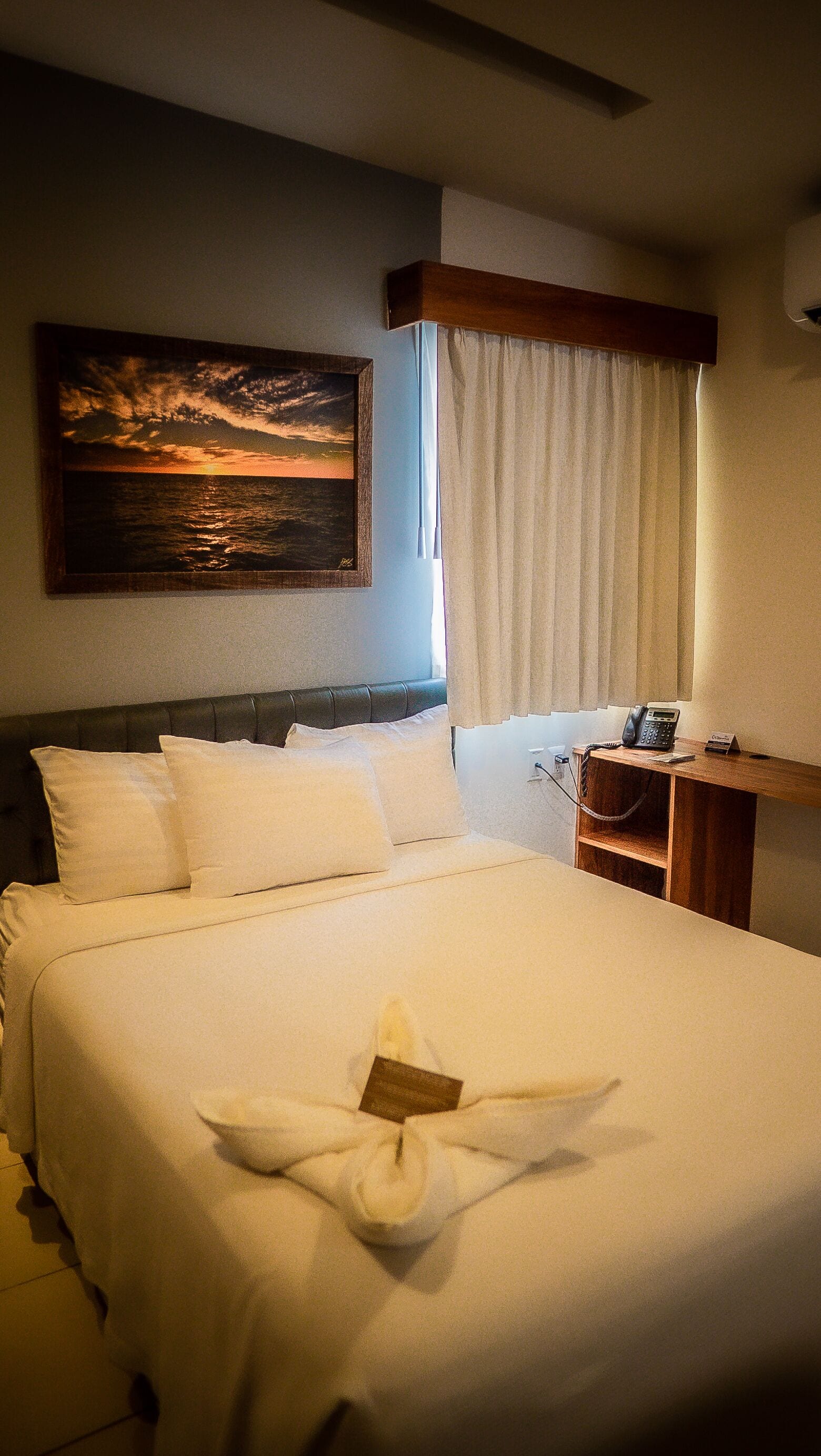 deluxe queen | premium bedding, minibar, in-room safe, desk