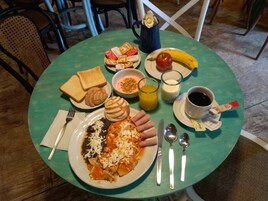 Desayuno buffet todos los días (con cargo)