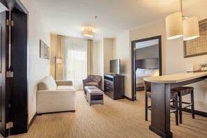 In-room safe, desk, iron/ironing board, free WiFi - Staybridge Suites Irapuato by IHG (Irapuato)