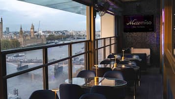 2 間餐廳;供應早餐、午餐、晚餐;英國菜