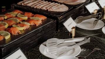 Daily English breakfast (GBP 26.00 per person)