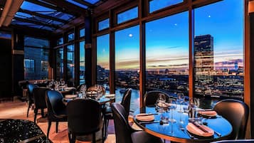 2 restaurantes, café da manhã, culinária britânica