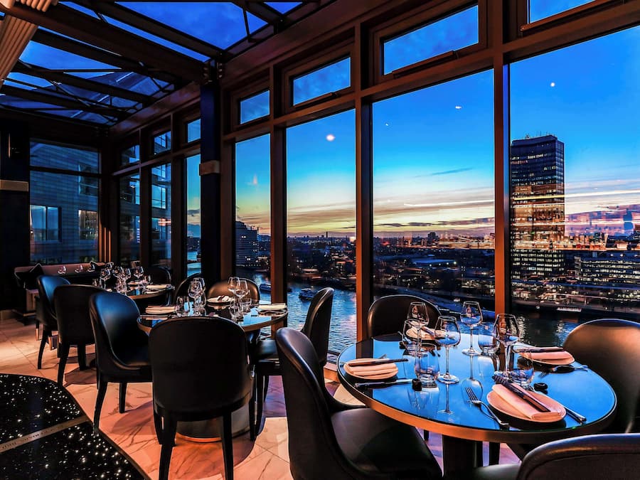 2 restaurants servant le petit déjeuner, spécialités Cuisine anglaise