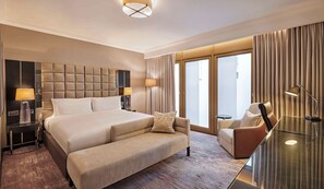 Habitació prèmium, 1 llit de matrimoni gran (High Floor) | Roba de llit d'alta qualitat, minibar i caixa forta a l'habitació 