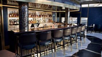 2 bars/lounges
