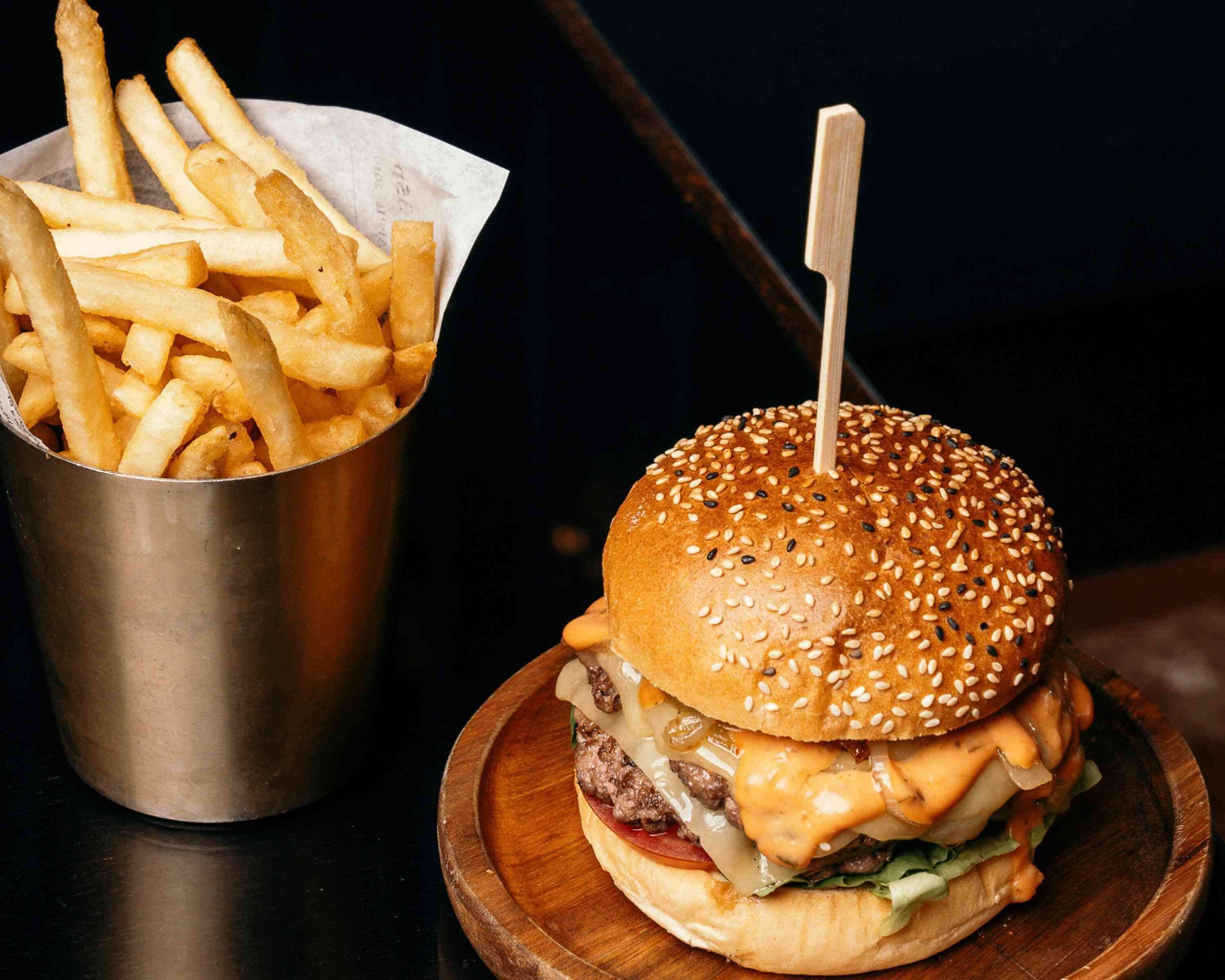 2 restaurantes: opção de café da manhã, almoço e jantar