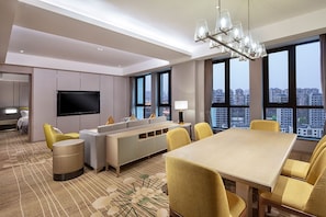 Suite, 1 Bedroom (Dining Area) | Minibar, in-room safe, soundproofing, iron/ironing board - Holiday Inn Tianjin Wuqing (Tianjin)