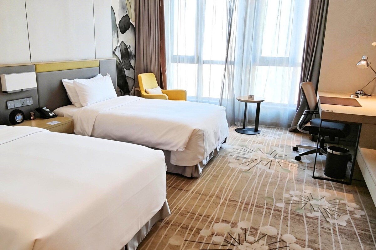 มินิบาร์, ตู้นิรภัยในห้องพัก, ห้องเก็บเสียง, เตารีด/โต๊ะรีดผ้า