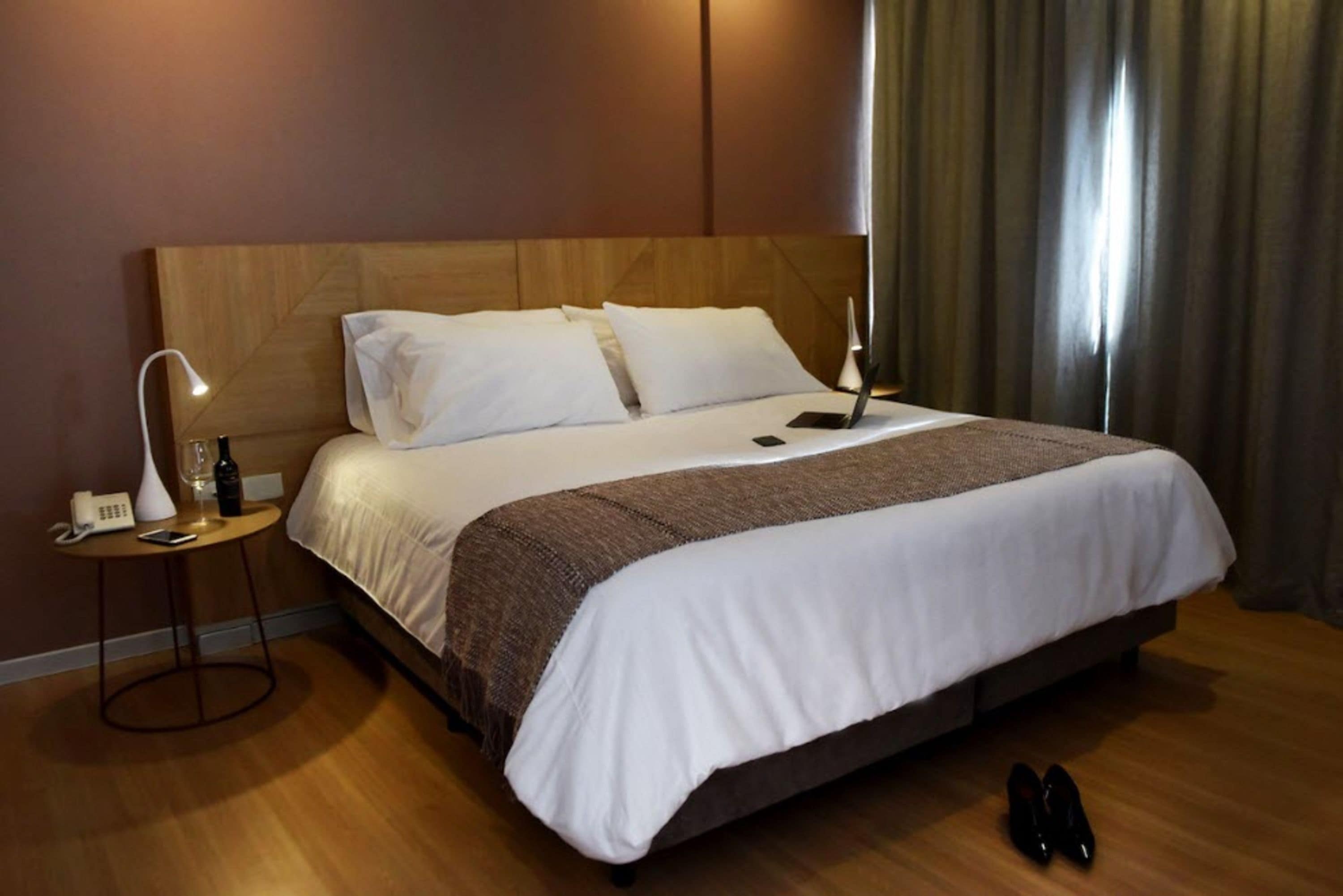 executive suite | premium bedding, down duvets, pillow-top beds, minibar