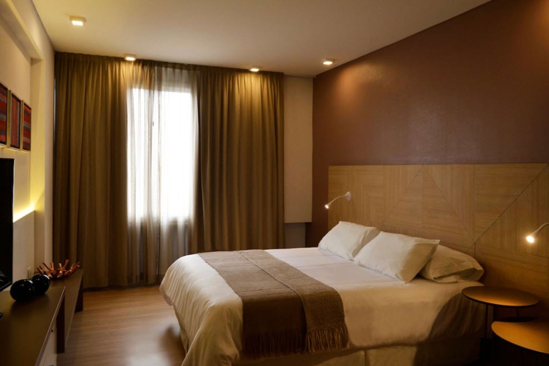 Ropa de cama de alta calidad, edredón, camas con pillow-top y minibar 