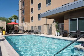 Outdoor pool - TownePlace Suites by Marriott Phoenix Chandler/Fashion Center (Chandler)
