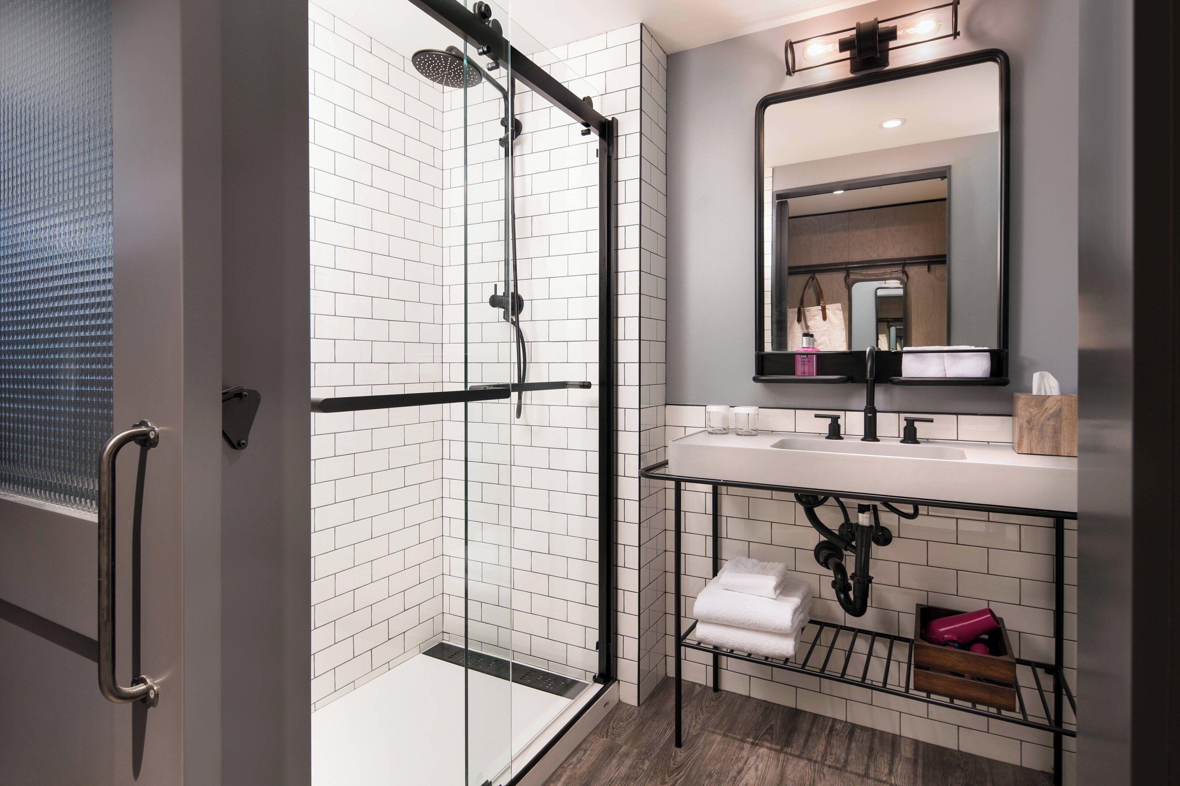 rainfall showerhead, free toiletries, hair dryer, towels