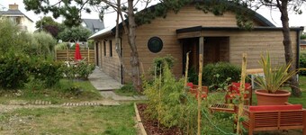 Maison en bois à 50 m de la plage, 250m de la Pointe de Primel