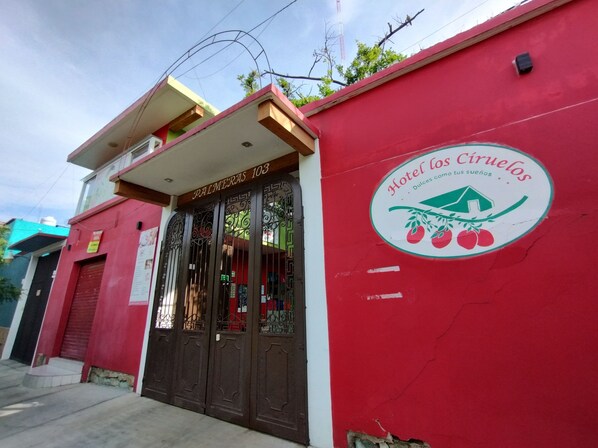 Front of property - Hotel Los Ciruelos (Oaxaca)