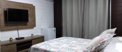 Minibar, free WiFi, bed sheets