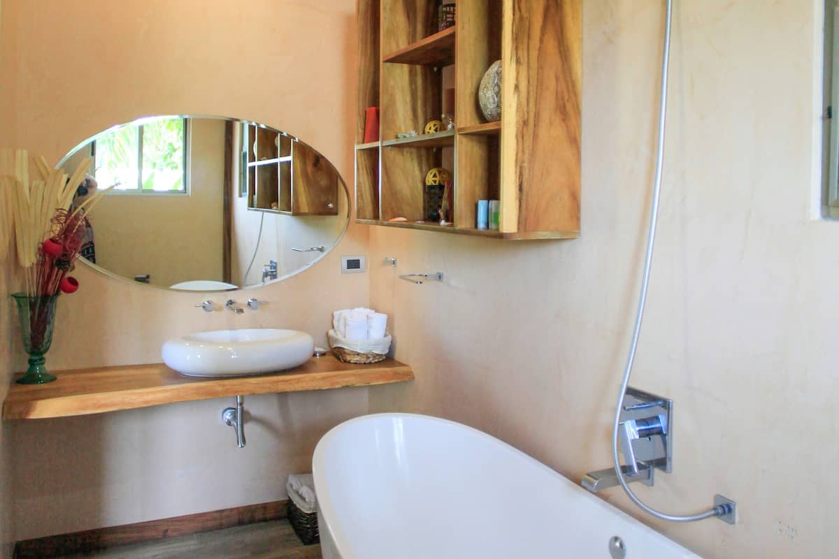 Deluxe Villa, 4 Bedrooms, Ocean View | Deep soaking bathtub