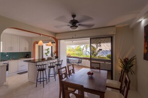 Apartamento, 2 habitaciones | Cocina privada | Frigorífico grande, microondas, horno y placa de cocina