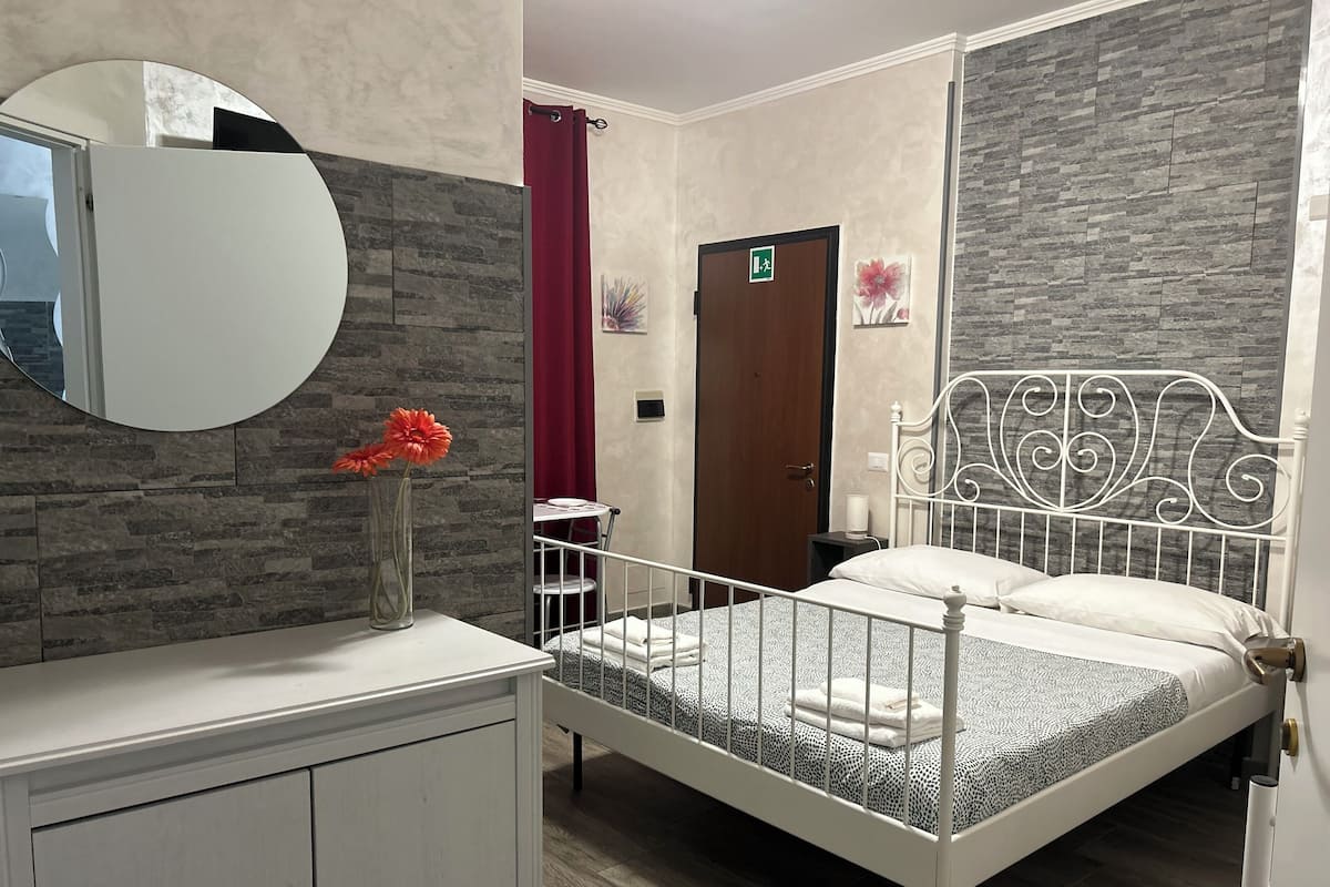 Klassieke kamer, privébadkamer | Geluiddichte muren, gratis wifi, beddengoed