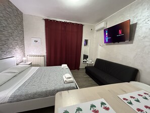 Habitación clásica, baño privado | Insonorización, wifi gratis y ropa de cama