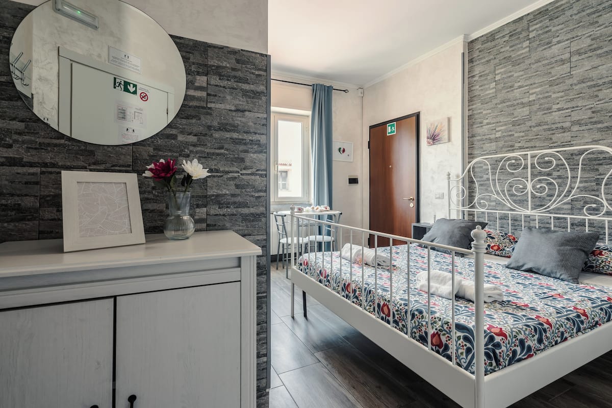 Classic Room, Private Bathroom | Soundproofing, WiFi (free), bed sheets