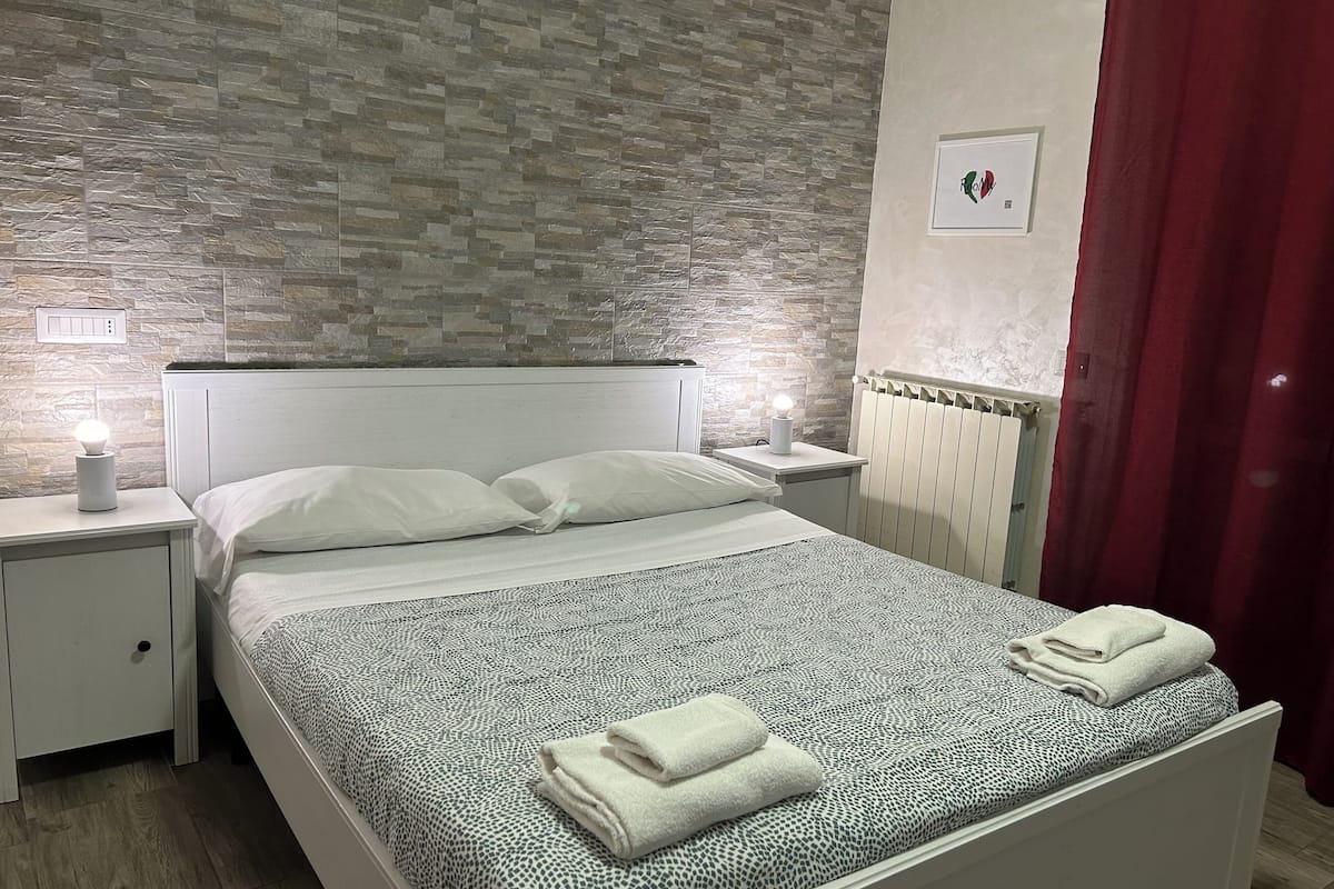 Klassieke kamer, privébadkamer | Geluiddichte muren, gratis wifi, beddengoed