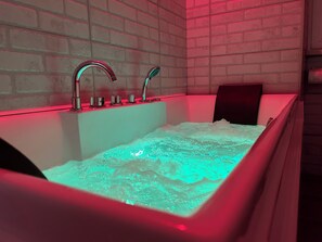 经典客房 | 私人 SPA 浴缸