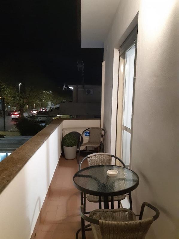 Camera Classic White, bagno privato | ระเบียง