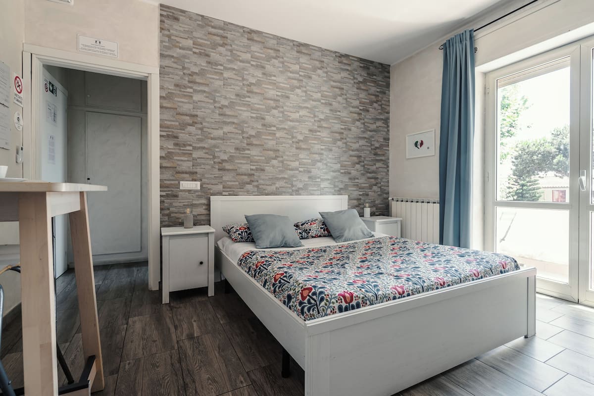 Camera Classic White, bagno privato | Soundproofing, WiFi (free), bed sheets