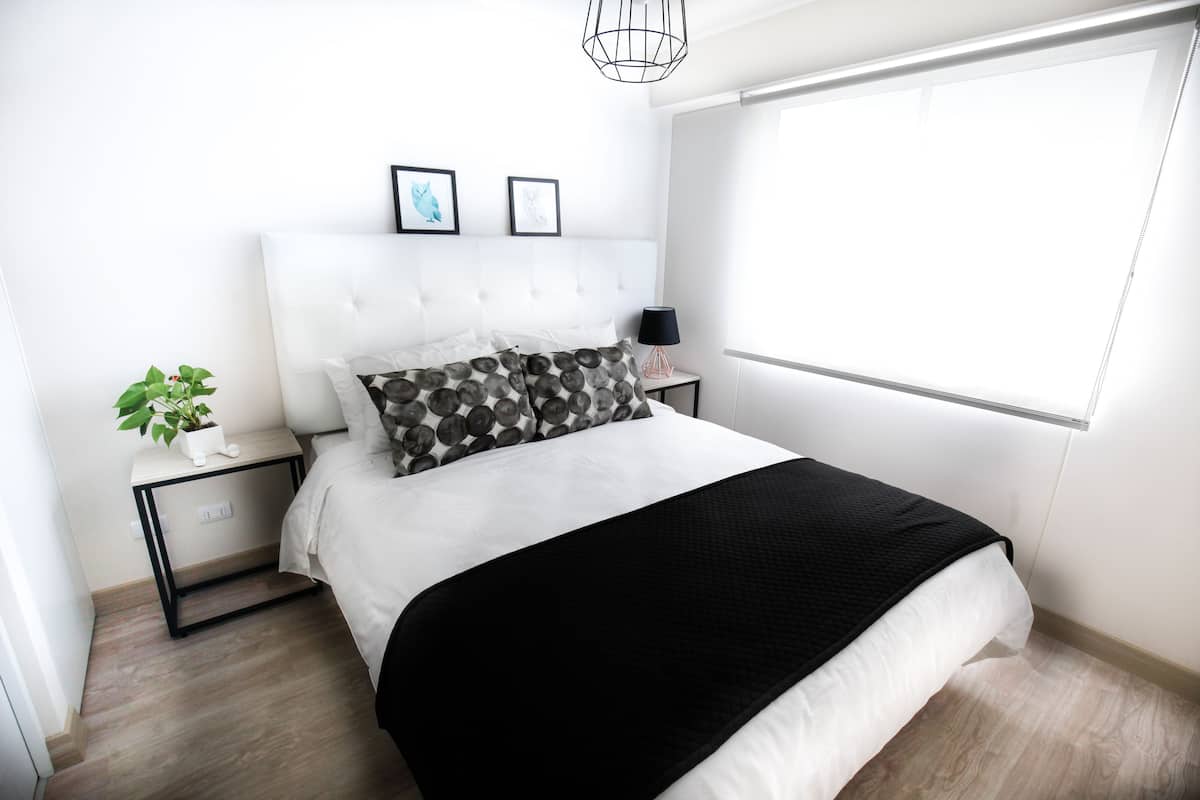 1 slaapkamer, luxe beddengoed, donzen dekbedden, een kluis op de kamer