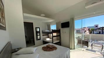 Minibar, cortinas blackout, wifi gratis y ropa de cama