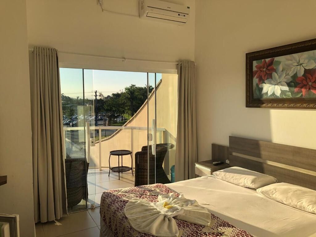 Minibar, blackout drapes, free WiFi, bed sheets