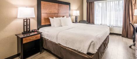 Chambre Standard, 1 très grand lit, non-fumeurs | Bureau, espace de travail pour ordinateur portable, rideaux occultants