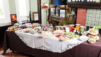 Tägliches inbegriffenes Frühstücksbuffet