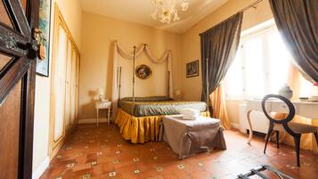 Doppia Deluxe, 1 letto matrimoniale, bagno in camera, al piano terra | Una cassaforte in camera, con stile personalizzato