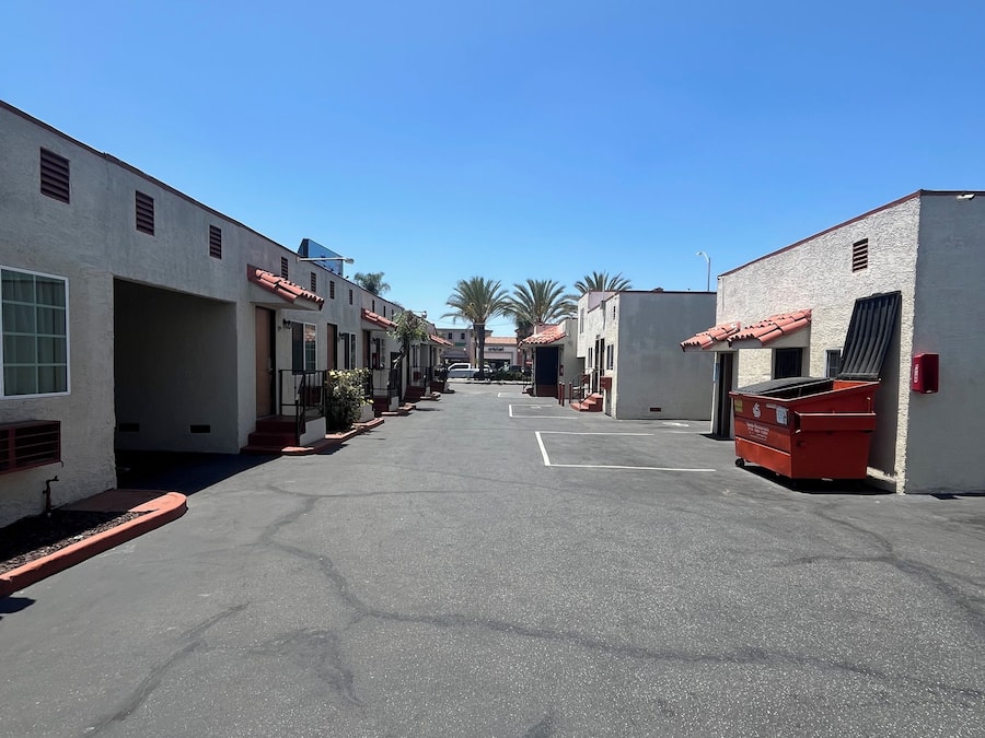 Parkir mandiri gratis