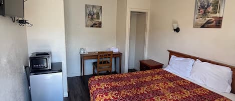 Quarto econômico | Wi-Fi de cortesia, roupa de cama