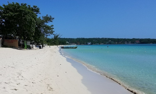 Cozy Condo on the Beach