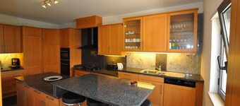 Casa con 9 dormitorios,9 baño , climatización,piscina calentada a pedido,gim.