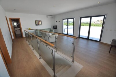 House with 9 bedrooms,9 bathrooms,11 AC,wi-fi,pool and fitness